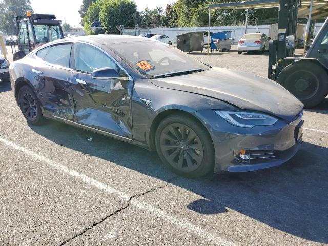 5YJSA1E28JF272577 - 2018 TESLA MODEL S Արծաթագույն լուսանկար 4