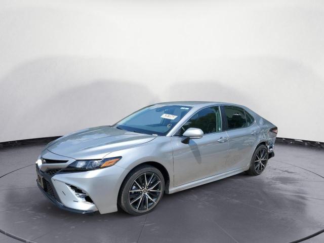 4T1G11AK6PU808191 - 2023 TOYOTA CAMRY SE NIGHT SHADE SILVER photo 1