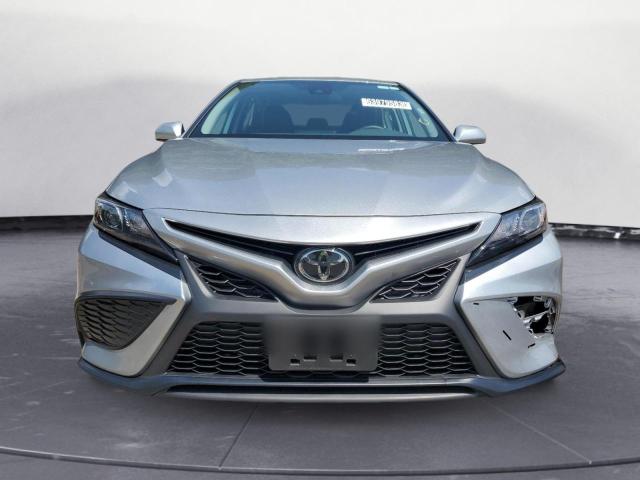 4T1G11AK6PU808191 - 2023 TOYOTA CAMRY SE NIGHT SHADE SILVER photo 5