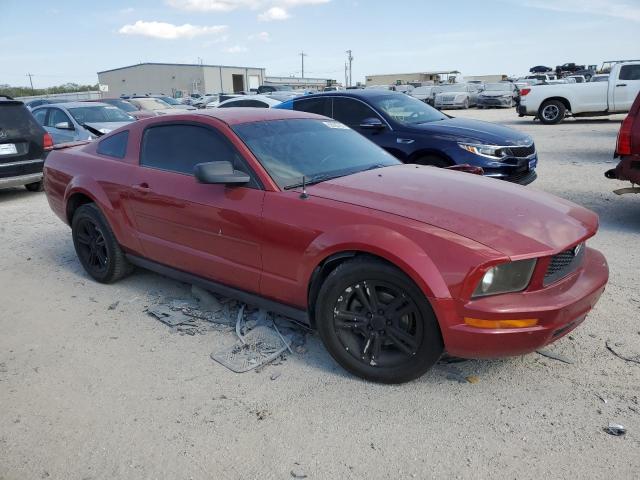 1ZVHT80NX85124079 - 2008 FORD MUSTANG RED photo 4