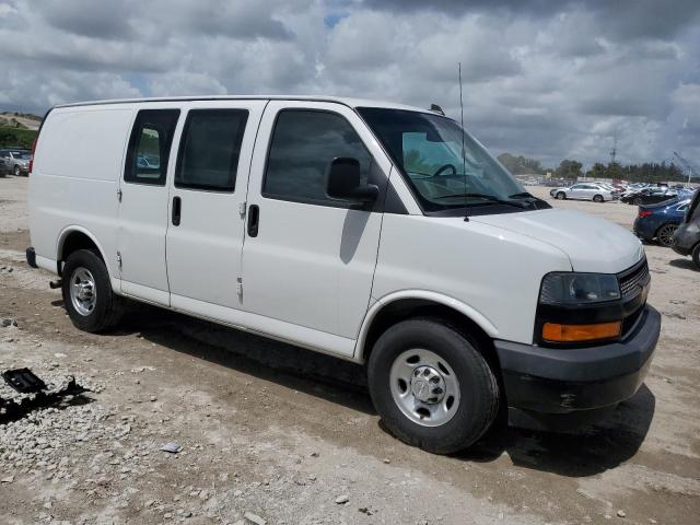 1GCWGAFPXK1241710 - 2019 CHEVROLET EXPRESS G2 WHITE photo 4