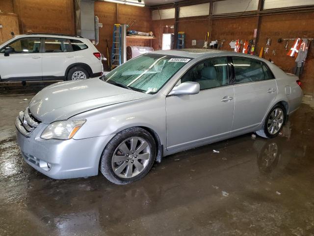 2005 TOYOTA AVALON XL, 