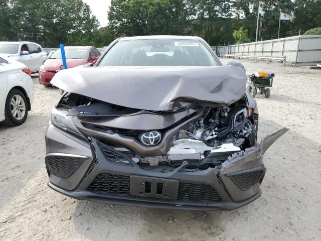 4T1G11BK8RU115205 - 2024 TOYOTA CAMRY SE NIGHT SHADE GRAY photo 5