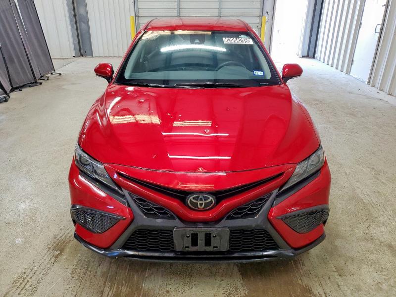 4T1G11AK0PU122874 - 2023 TOYOTA CAMRY SE NIGHT SHADE RED photo 5