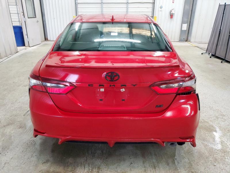 4T1G11AK0PU122874 - 2023 TOYOTA CAMRY SE NIGHT SHADE RED photo 6
