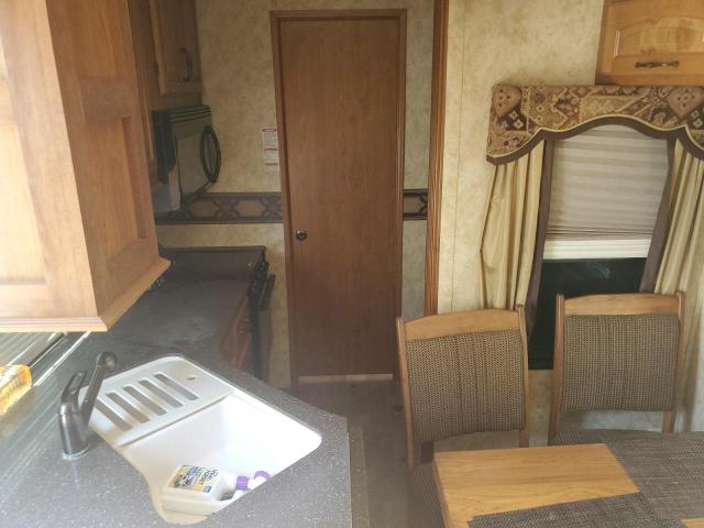 4YDF37525B4701503 - 2011 KEYSTONE MONTANA TWO TONE photo 6