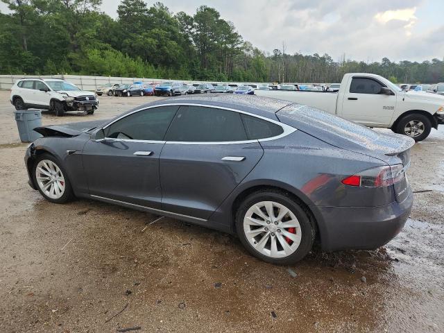 5YJSA1E44JF243076 - 2018 TESLA MODEL S GRAY photo 2