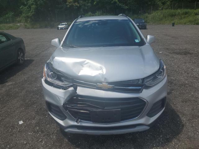 KL7CJPSB0KB827504 - 2019 CHEVROLET TRAX 1LT SILVER photo 5
