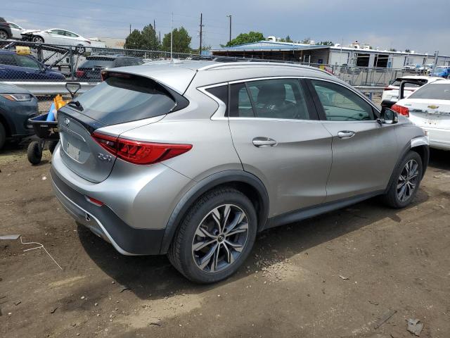 SJKCH5CR6HA039272 - 2017 INFINITI QX30 BASE SILVER photo 3