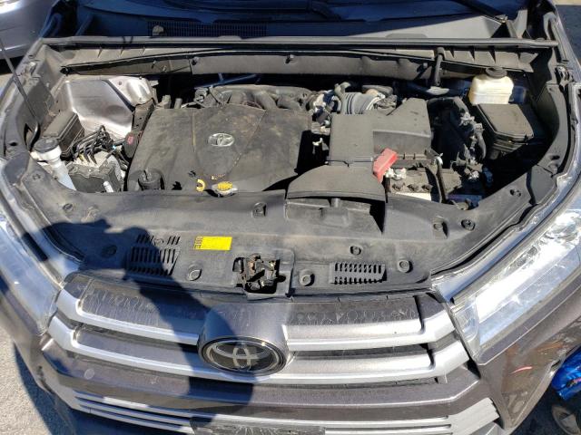 5TDBZRFHXHS454846 - 2017 TOYOTA HIGHLANDER LE GRAY photo 11