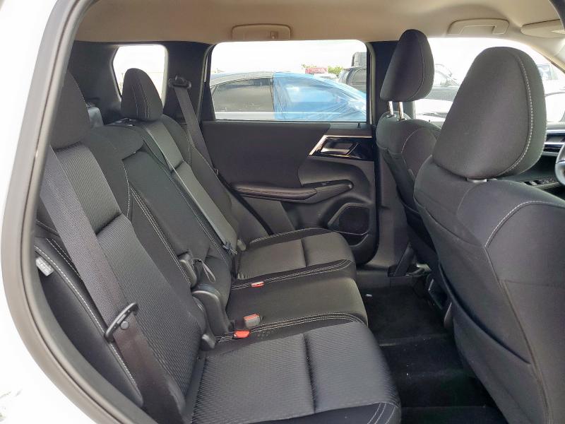 JA4J3UA88RZ078844 - 2024 MITSUBISHI OUTLANDER ES 白色 照片 11