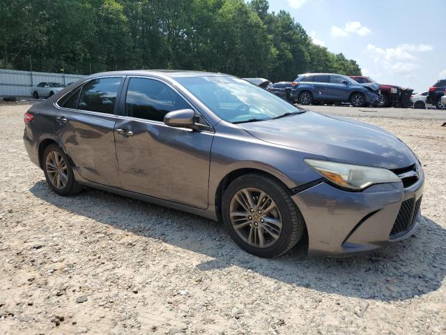 4T1BF1FK8FU053080 - 2015 TOYOTA CAMRY LE ნაცრისფერი ფოტო 4