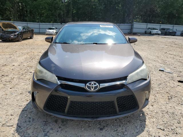 4T1BF1FK8FU053080 - 2015 TOYOTA CAMRY LE ნაცრისფერი ფოტო 5