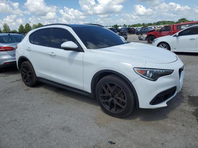 ZASFAKNNXJ7B99355 - 2018 ALFA ROMEO STELVIO TI SPORT WHITE photo 4