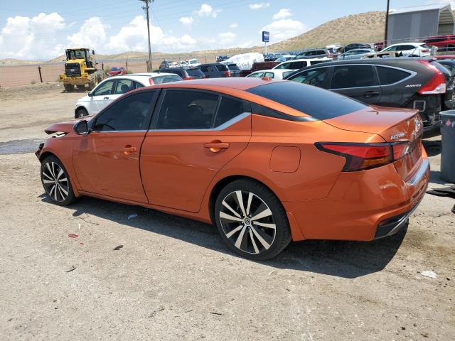 1N4BL4CV4MN327840 - 2021 NISSAN ALTIMA SR ORANGE photo 2