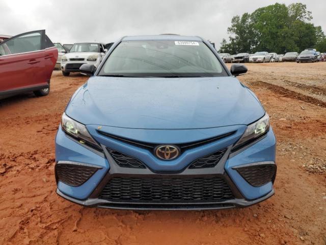 4T1T11AK5PU184902 - 2023 TOYOTA CAMRY SE NIGHT SHADE BLUE photo 5