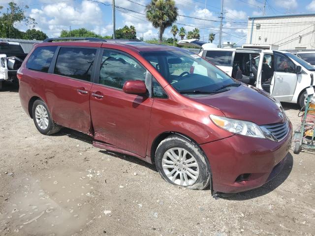 5TDYK3DC3FS628756 - 2015 TOYOTA SIENNA XLE RED photo 4