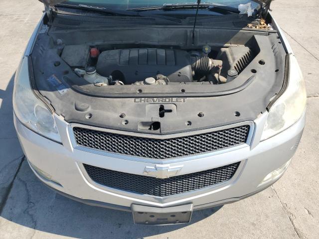 1GNKRGED4CJ392702 - 2012 CHEVROLET TRAVERSE LT SILVER photo 12