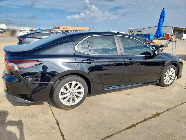 4T1C11AK5NU687505 - 2022 TOYOTA CAMRY LE 黑色 照片 3