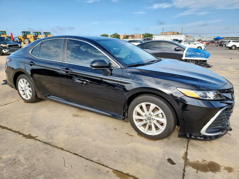 4T1C11AK5NU687505 - 2022 TOYOTA CAMRY LE 黑色 照片 4