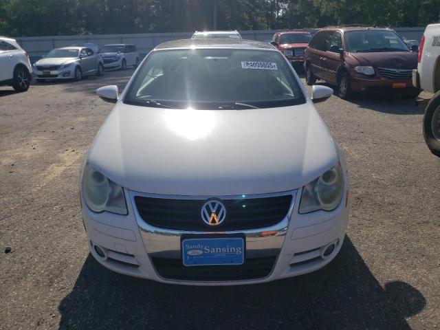 WVWAA7AH5AV009988 - 2010 VOLKSWAGEN EOS TURBO WHITE photo 5
