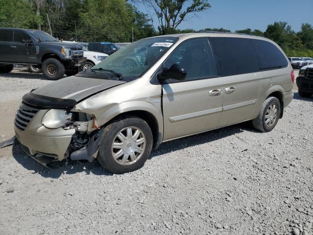 2C4GP54L15R292329 - 2005 CHRYSLER TOWN & COU TOURING TAN photo 1