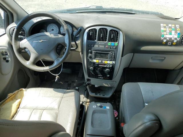 2C4GP54L15R292329 - 2005 CHRYSLER TOWN & COU TOURING TAN photo 8