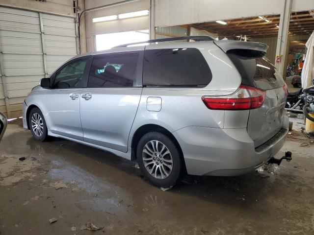5TDYZ3DC9KS982805 - 2019 TOYOTA SIENNA XLE 银色 照片 2
