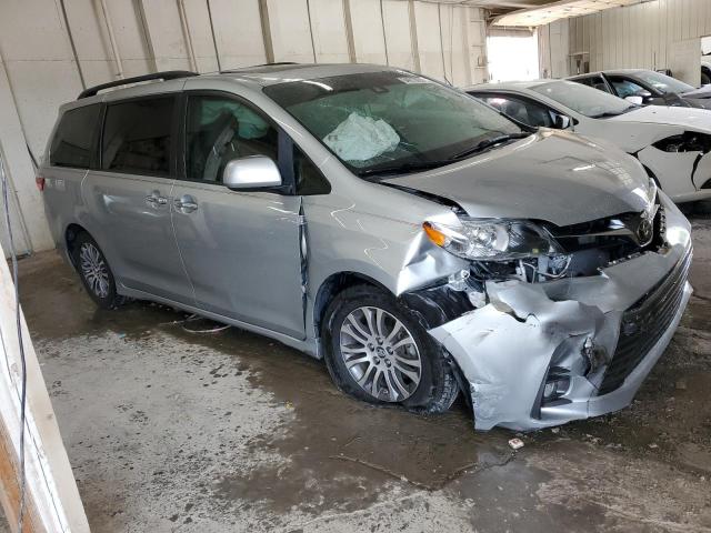 5TDYZ3DC9KS982805 - 2019 TOYOTA SIENNA XLE 银色 照片 4