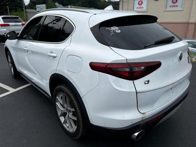 ZASFAKAN0J7B85034 - 2018 ALFA ROMEO STELVIO WHITE photo 2