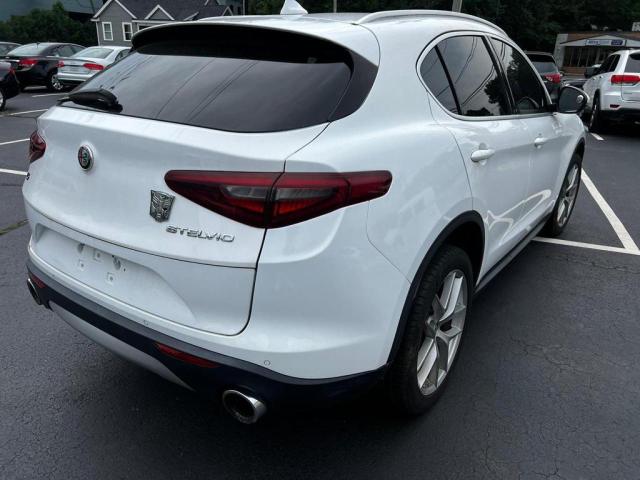 ZASFAKAN0J7B85034 - 2018 ALFA ROMEO STELVIO WHITE photo 3