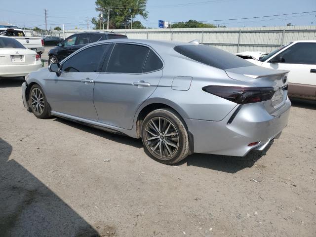 4T1G11AK8PU721490 - 2023 TOYOTA CAMRY SE NIGHT SHADE SILVER photo 2