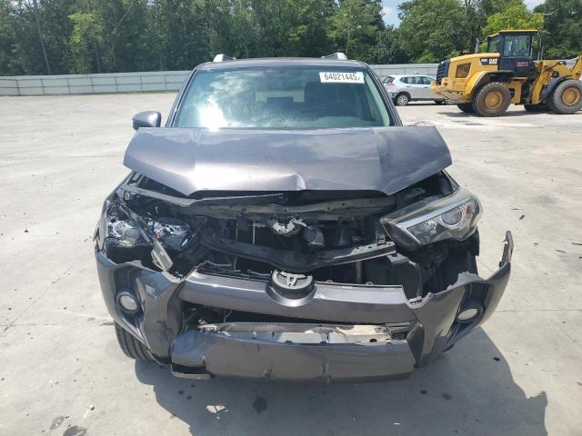 JTEZU5JR4H5156235 - 2017 TOYOTA 4RUNNER SR5 灰色 照片 5