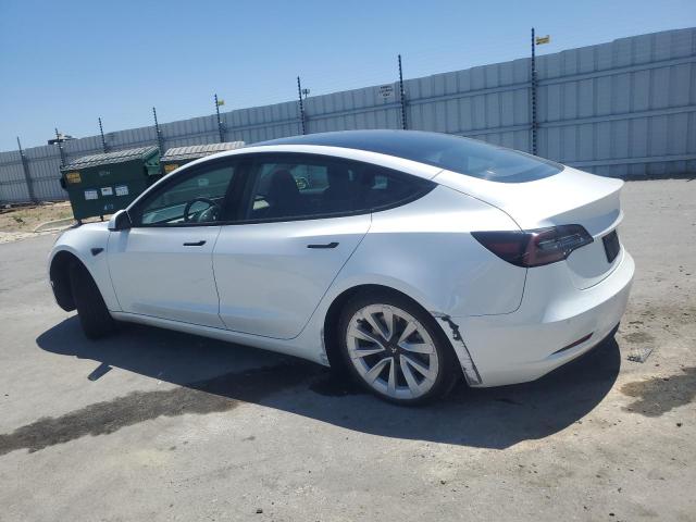 5YJ3E1EB7NF246714 - 2022 TESLA MODEL 3 Білий фото 2