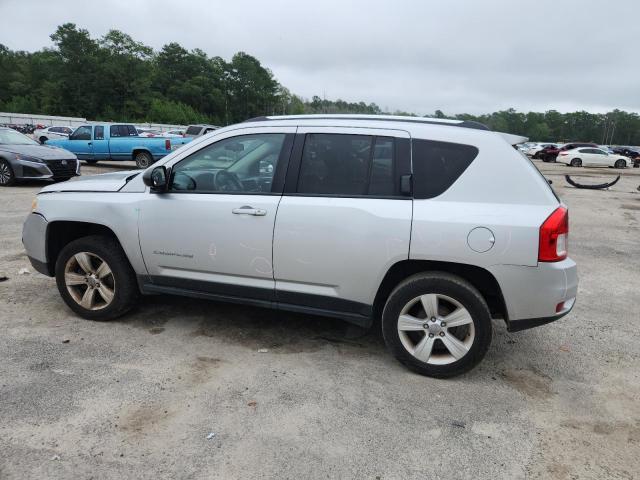 1C4NJCBA4CD687152 - 2012 JEEP COMPASS SPORT Silber Foto 2