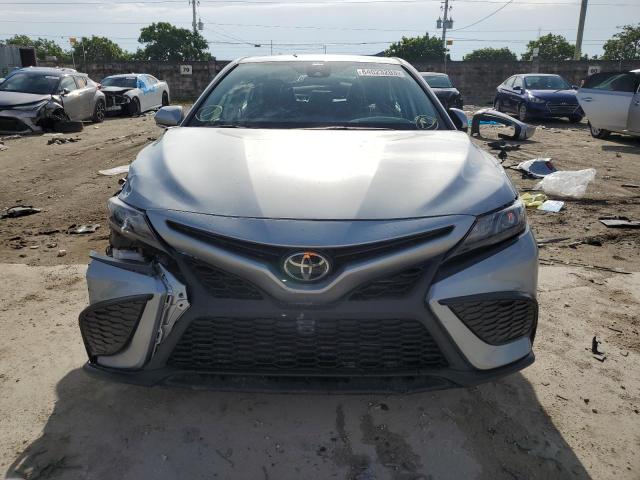 4T1G11AK0PU174084 - 2023 TOYOTA CAMRY SE NIGHT SHADE SILVER photo 5