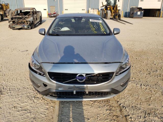 YV140MTL6H2437588 - 2017 VOLVO S60 DYNAMIC SILVER photo 5