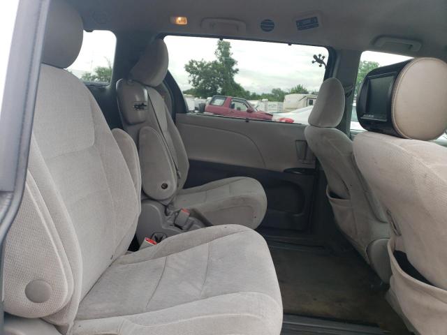 5TDKK3DC9FS583019 - 2015 TOYOTA SIENNA LE 银色 照片 11