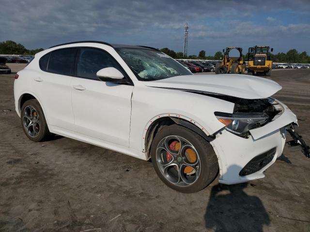 ZASPAKBN3K7C44341 - 2019 ALFA ROMEO STELVIO TI WHITE photo 4