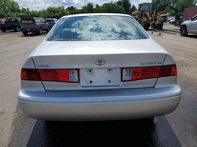 4T1BG22K91U820212 - 2001 TOYOTA CAMRY CE 银色 照片 6
