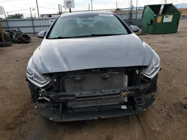 5NPE24AF3JH725395 - 2018 HYUNDAI SONATA SE GRAY photo 5