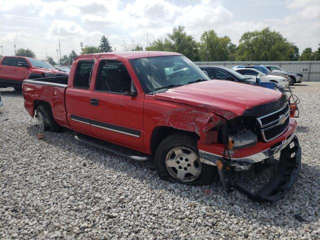 1GCEC19Z07Z141631 - 2007 CHEVROLET SILVERADO C1500 CLASSIC RED photo 4