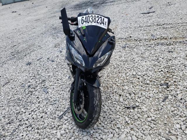 JKAEXEJ16KDA03077 - 2019 KAWASAKI EX650 J შავი ფოტო 2