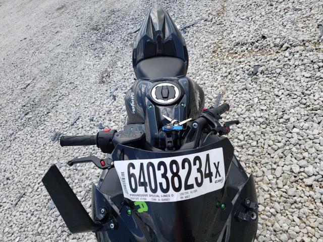 JKAEXEJ16KDA03077 - 2019 KAWASAKI EX650 J შავი ფოტო 5