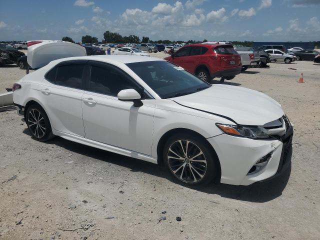 4T1B11HK9JU666734 - 2018 TOYOTA CAMRY L WHITE photo 4