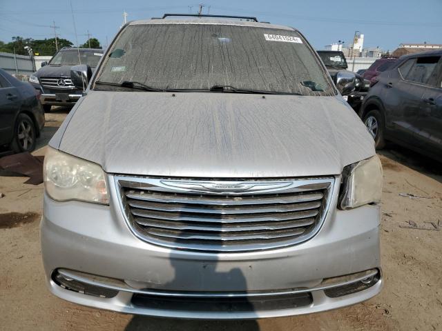 2A4RR8DG6BR659366 - 2011 CHRYSLER TOWN & COU TOURING L SILVER photo 5