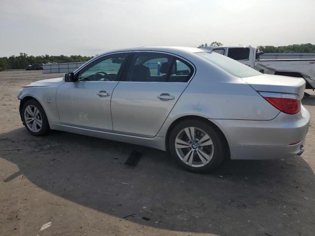 WBANV1C58AC158264 - 2010 BMW 528 XI GRAY photo 2