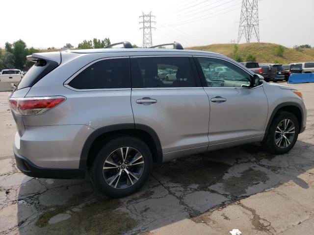 5TDKKRFH3GS179596 - 2016 TOYOTA HIGHLANDER XLE SILVER photo 3