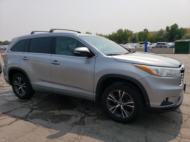 5TDKKRFH3GS179596 - 2016 TOYOTA HIGHLANDER XLE SILVER photo 4
