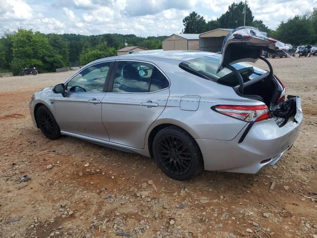 4T1B11HK7JU156883 - 2018 TOYOTA CAMRY L SILVER photo 2